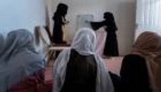 تعليم الأفغانيات بعهد طالبان.. مدارس سرية بالمنازل ومخابئ تحت الأرض