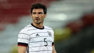 الألماني ماتس هوملز مدافع بروسيا دورتموند
