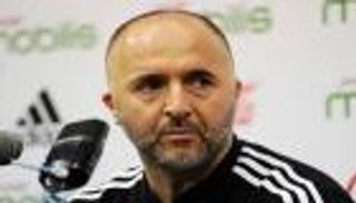 خطوة مفاجئة لبلماضي قبل معسكر منتخب الجزائر