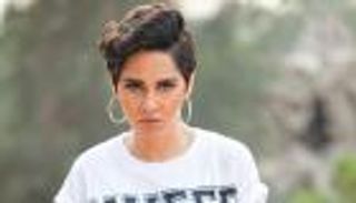 ياسمين رئيس تواصل رسائلها الغامضة.. "بحبك" وقلب أحمر