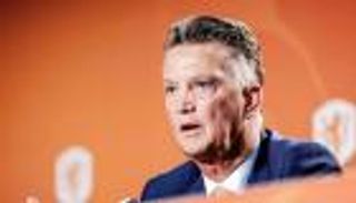 بسبب سرواله الداخلي.. فان جال يكشف حقيقة إيمانه بالخرافات