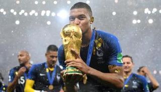 كيليان مبابي نجم باريس سان جيرمان ومنتخب فرنسا