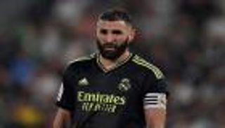 بنزيما يكسر حاجز الصمت.. هل تهرب من ريال مدريد بسبب كأس العالم؟