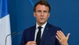 حوار بين السلطات والمعارضة.. ماكرون يحاول إخراج فنزويلا من أزمتها