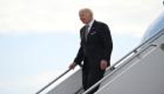 تعزيز التعاون.. بايدن يصل إلى كمبوديا لحضور قمة "آسيان"