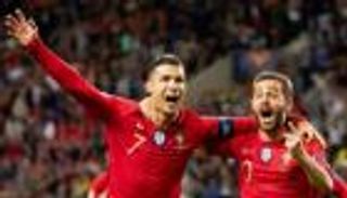 لماذا تلعب البرتغال من أجل كريستيانو رونالدو؟.. ساحر السيتي يجيب