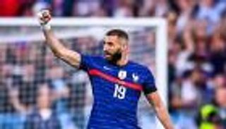 نساء أفسدن كأس العالم (5).. شريط فاضح يحرم بنزيما من اللقب