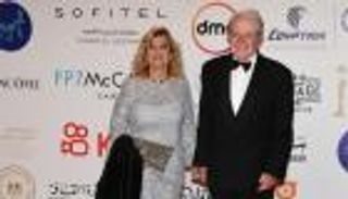 حسين فهمي يرفض التصوير مع بوسي شلبي في افتتاح مهرجان القاهرة السينمائي