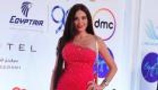 دومينك حوراني في إطلالة جريئة بمهرجان القاهرة السينمائي