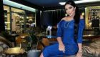 دنيا بطمة تتجاوز أحزان طلاقها بإطلالة جريئة