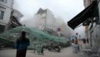 العثور على جثة تحت أنقاض مبنيين انهارا في فرنسا (صور)