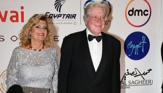 حسين فهمي وزوجته