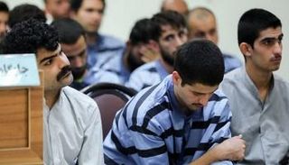 المتظاهر الإيراني خلال المحاكمة