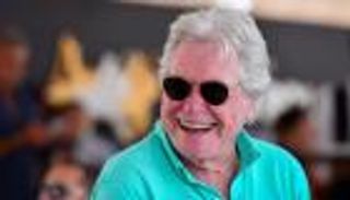 حسين فهمي يكشف سر رفضه التصوير مع بوسي شلبي بـ"القاهرة السينمائي"