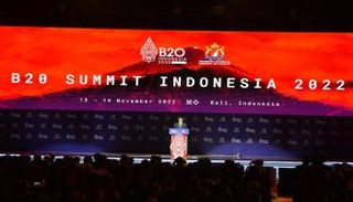 ثاني الزيودي يلقي كلمة دولة الإمارات في قمة الأعمال B20 بإندونيسيا
