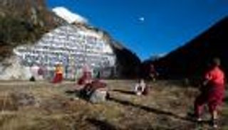 مواجهة مباشرة مع المناخ.. حكاية 20 طفلا في الخطوط الأمامية (صور)