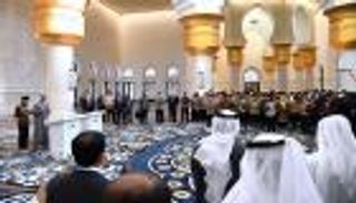 رئيس دولة الإمارات يفتتح مسجد الشيخ زايد بإندونيسيا