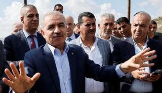 رئيس الوزراء الفلسطيني محمد إشتية- رويترز