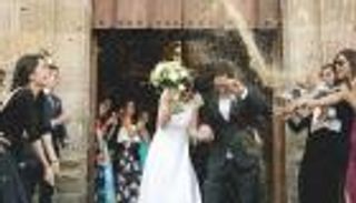 أصل تقليد رش الملح.. مفارقات بين الشرق والغرب