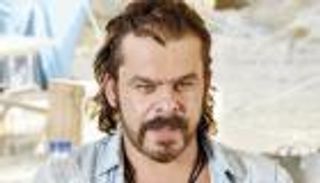 حقيقة التحفظ على الفنان الأردني منذر رياحنة بعد وفاة صديقه أشرف طلفاح