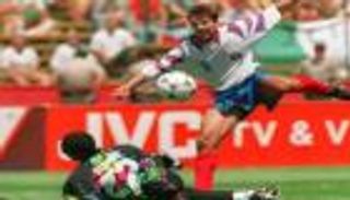 رقم مونديالي (5).. شباك الكاميرون تقود لاعبا مغمورا لإنجاز تاريخي