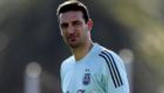 مباراة الإمارات والأرجنتين.. ماذا قال سكالوني قبل السفر لكأس العالم 2022؟