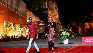 الرئيس الإندونيسي يرحب برئيس الوزراء البريطاني 