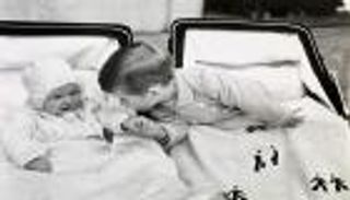 بصورة من طفولته.. احتفاء خاص بعيد ميلاد الملك تشارلز 