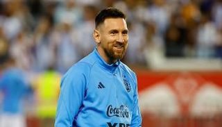 ليونيل ميسي قائد منتخب الأرجنتين