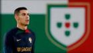 قبل كأس العالم.. أزمة كريستيانو رونالدو ومانشستر يونايتد تصل لمنتخب البرتغال (فيديو)