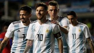 ليونيل ميسي قائد منتخب الأرجنتين