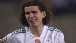 رامز زروقي لاعب منتخب الجزائر