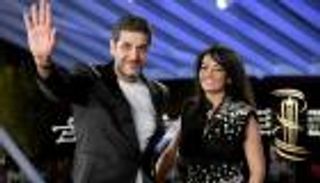 مخرج يثير ضجة في مهرجان سينمائي بـ"قُبلة الفيشاوي" (صور)