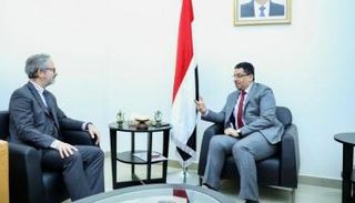 جانب من لقاء وزير الخارجية اليمني وسفير الاتحاد الأوروبي