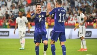 ميسي ودي ماريا في مباراة الإمارات والأرجنتين