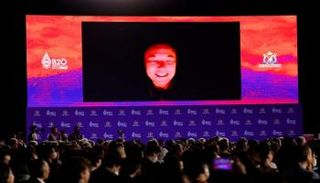 إيلون ماسك يتحدث عبر الفيديو لقمة الأعمال B20