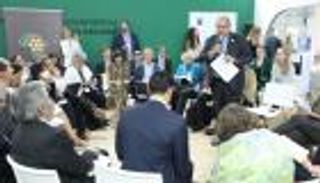 كيف يساهم الشباب في إنقاذ الكوكب من المناخ الغاضب؟.. محيي الدين يشرح