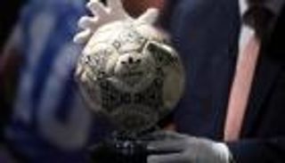 قبل كأس العالم 2022.. مزاد علني يجلب عوائد ضخمة لكرة "يد الرب"