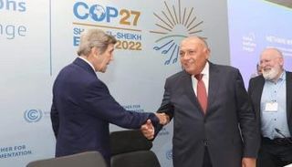 سامح شكري وجون كيري في COP27