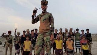 ضابط يتقدم جنود في القوات الجنوبية في أبين - أرشيفية