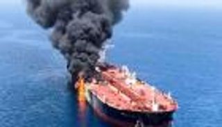 "فجوة بجسم الناقلة".. صور تظهر آثار الهجوم على سفينة بخليج عمان