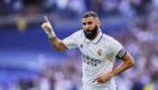 كريم بنزيما أفضل لاعب في العالم بحفل جوائز جلوب سوكر دبي 2022