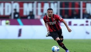 إسماعيل بن ناصر نجم فريق ميلان ومنتخب الجزائر