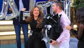 الفنانة رنا رئيس مع خطيبها 