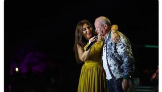 نجيب ساويرس يغني مع إليسا