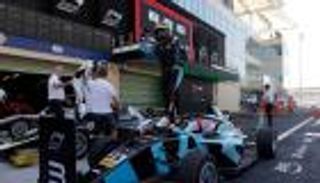 على هامش سباق أبوظبي.. فريق ياس هيت يتوج مجددا في فورمولا 4