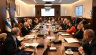 لابيد في آخر اجتماع لحكومته: سنعود سريعا