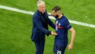 بطريقة حسام حسن.. كيف أدار ديشامب أزمة كريم بنزيما في منتخب فرنسا؟