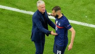 ديدييه ديشامب وكريم بنزيما 