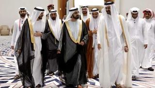 الشيخ محمد بن راشد لدى وصوله الدوحة